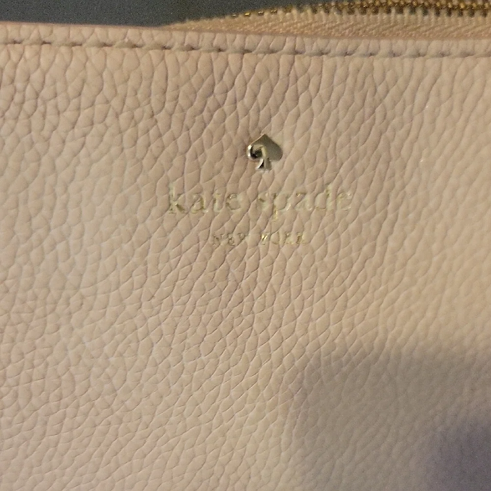 Kate Spade Chic peach Leather Crossbody Bag full zip close adjustable strap